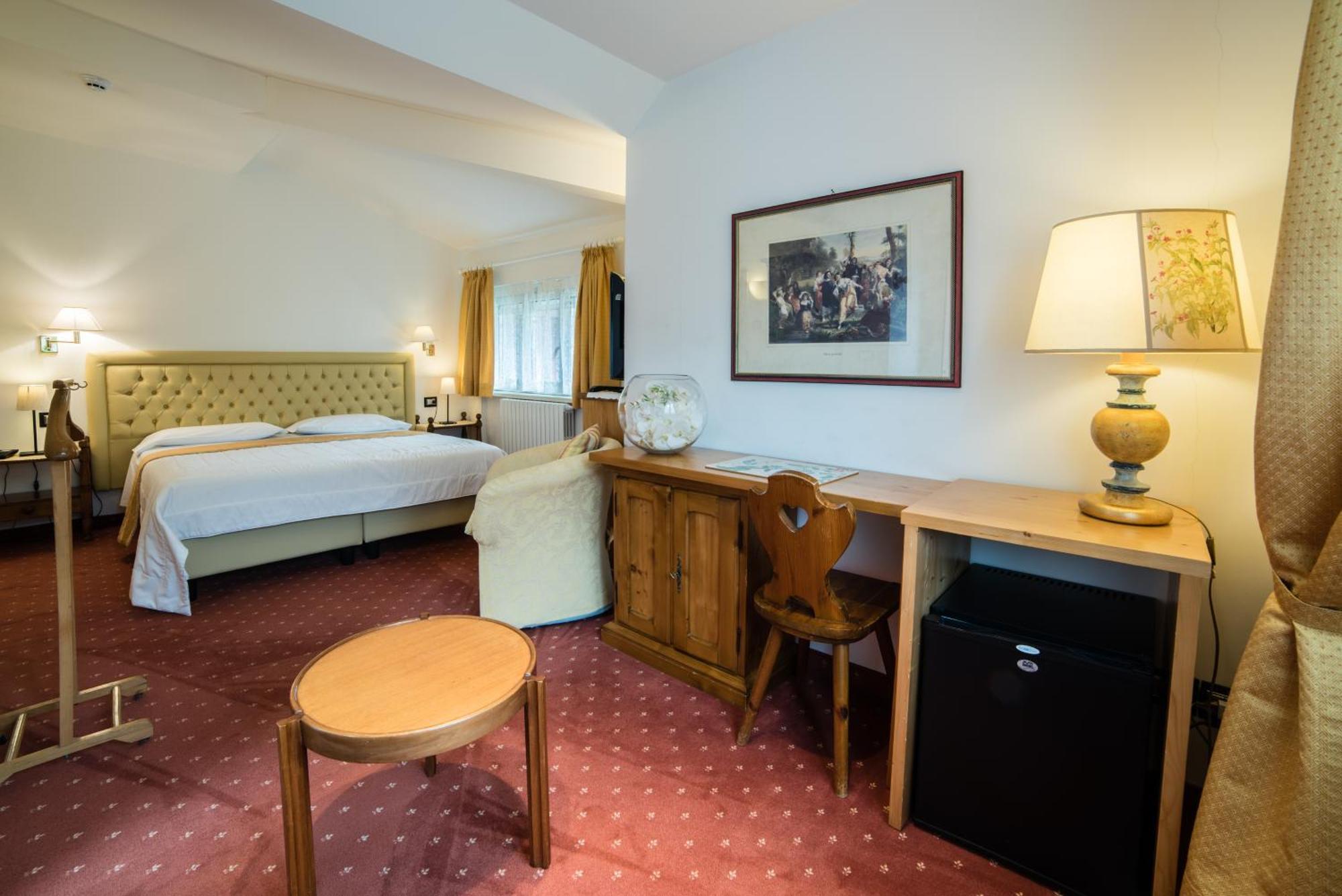 Albergo Milano Snc ลานโซ ดินเตลวิ ภายนอก รูปภาพ