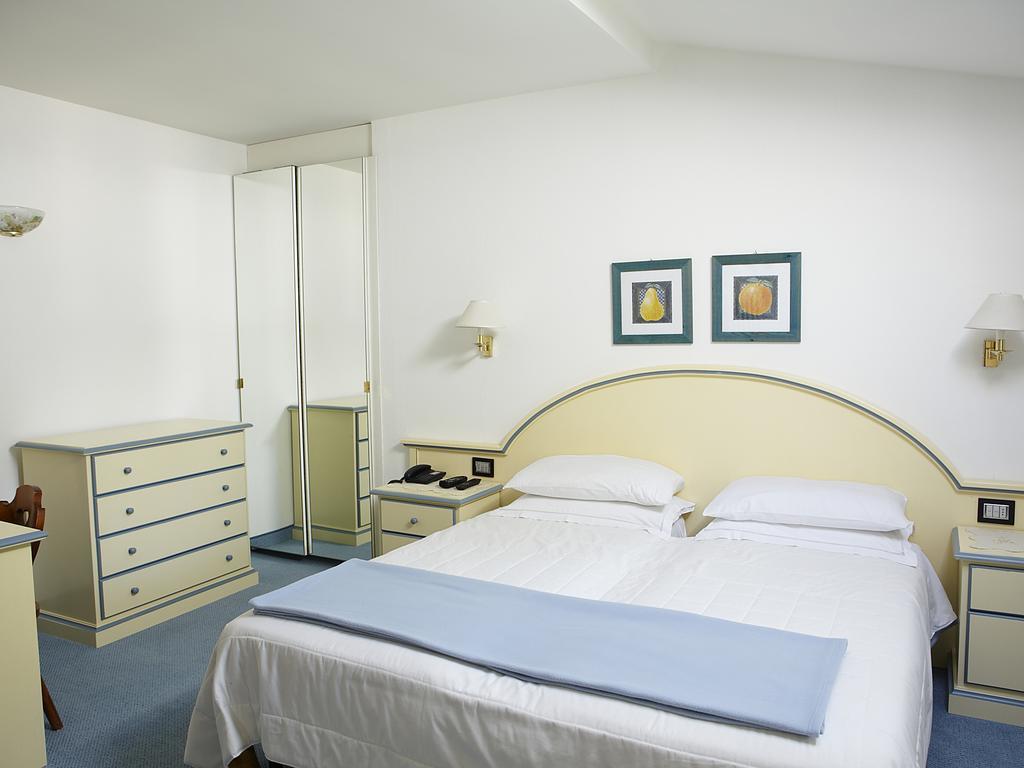 Albergo Milano Snc ลานโซ ดินเตลวิ ห้อง รูปภาพ