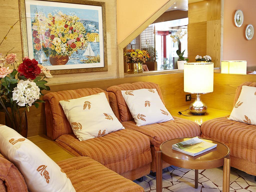 Albergo Milano Snc ลานโซ ดินเตลวิ ภายนอก รูปภาพ