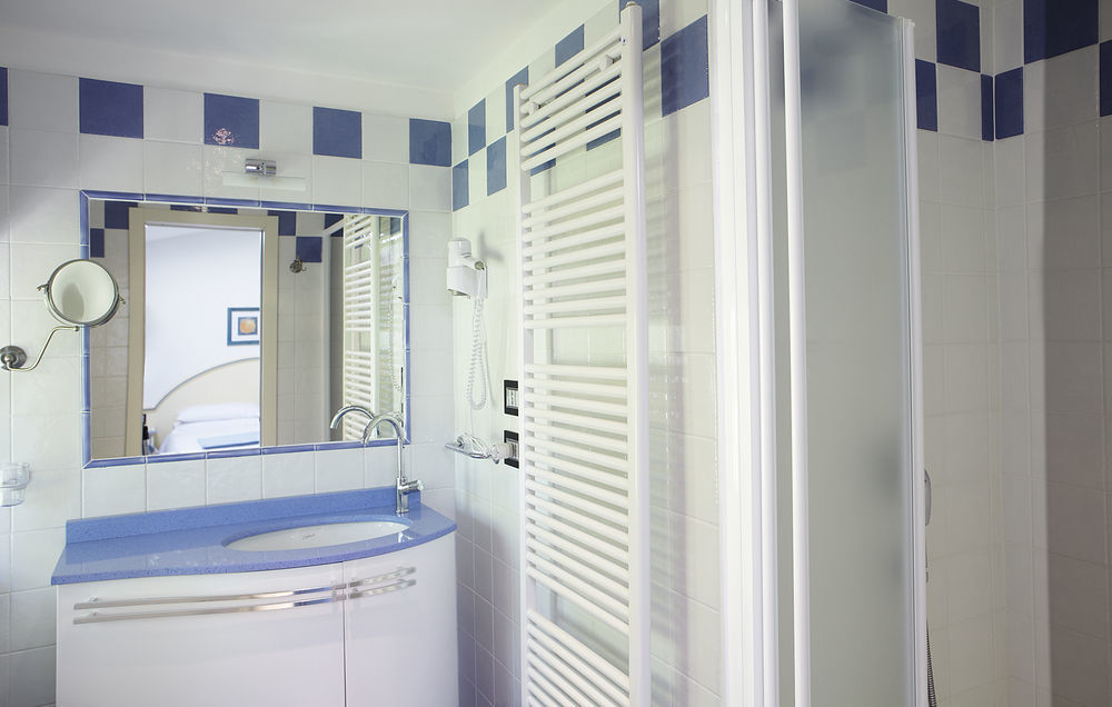 Albergo Milano Snc ลานโซ ดินเตลวิ ภายนอก รูปภาพ