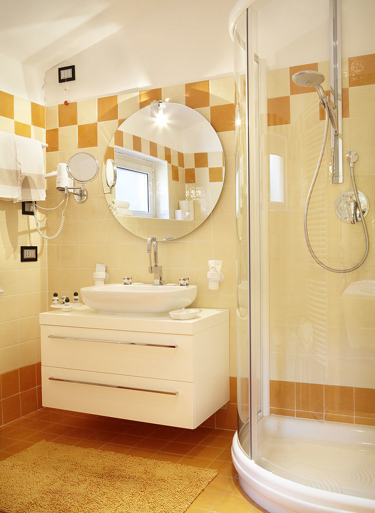 Albergo Milano Snc ลานโซ ดินเตลวิ ภายนอก รูปภาพ